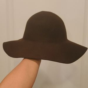 Round brim wool hat